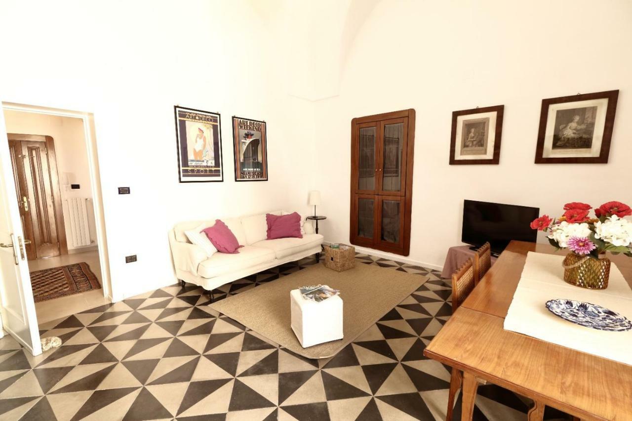 Slow Lecce - Old Town Apartment Sit Екстер'єр фото